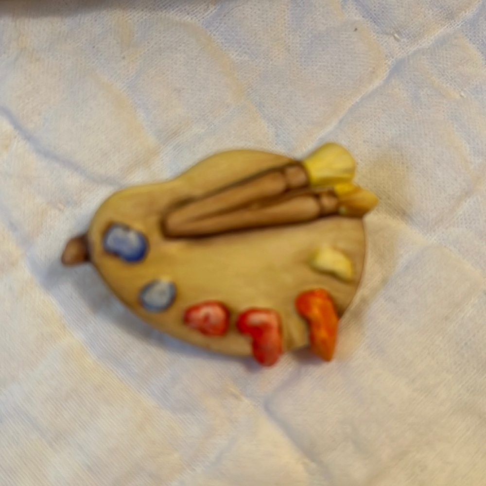 Vintage Goebel Artist / Painter Pallett Pin